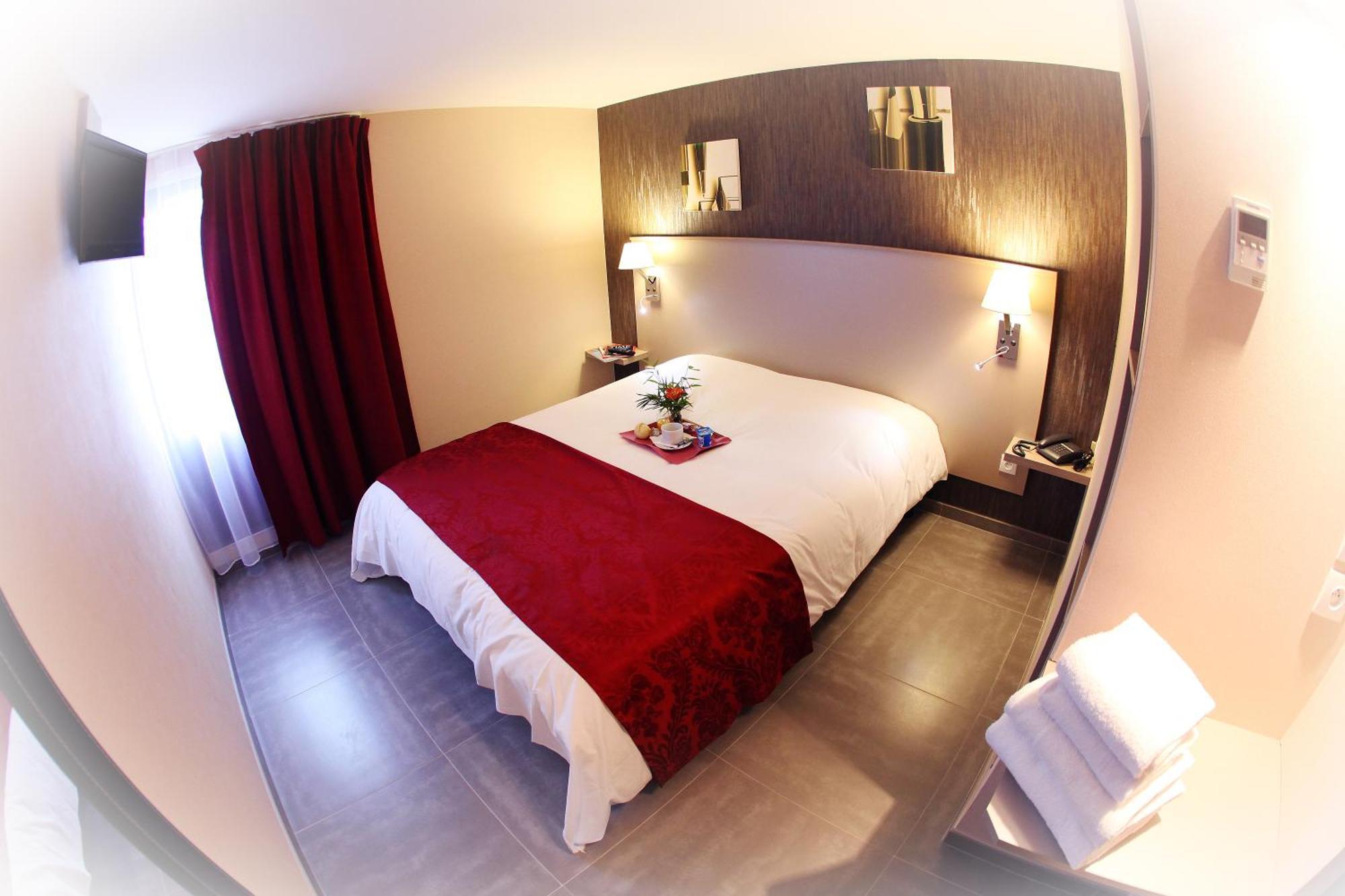 Hotel Le Coudon La Farlède Esterno foto